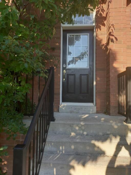 Adorable Private Suite In Ajax, Unique 2 Story エクステリア 写真