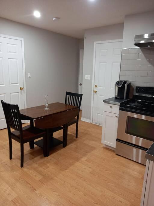 Adorable Private Suite In Ajax, Unique 2 Story エクステリア 写真